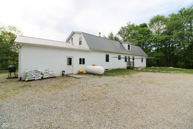6430 E Private Rd 800 N, North Vernon, IN 47265