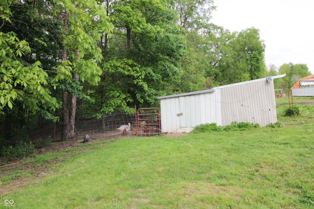 6430 E Private Rd 800 N, North Vernon, IN 47265