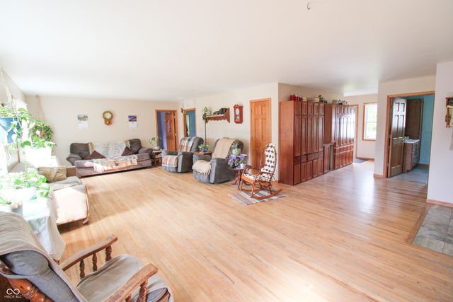 6430 E Private Rd 800 N, North Vernon, IN 47265