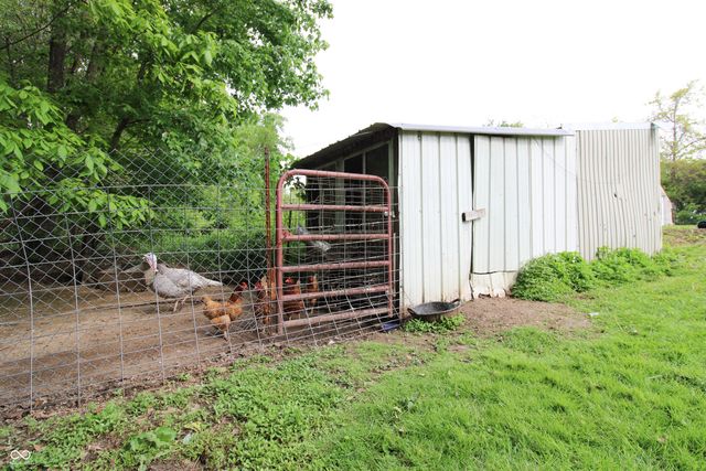 6430 E Private Rd 800 N, North Vernon, IN 47265
