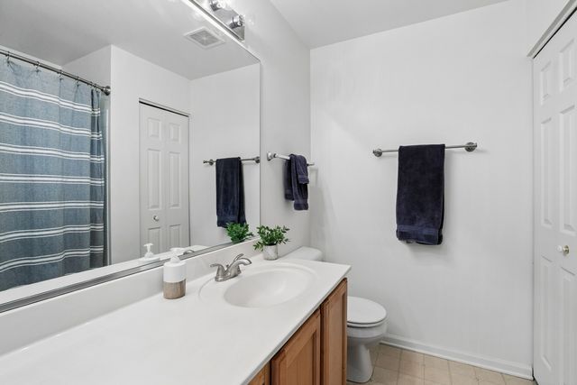 3099 Falling Waters Lane, Lindenhurst, IL 60046
