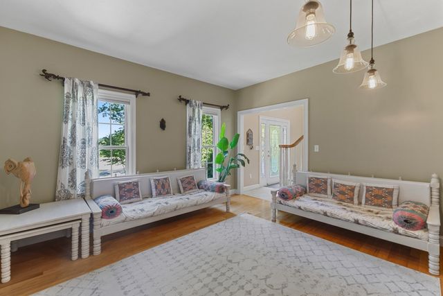 8 Karen Ln, Milford, MA 01757