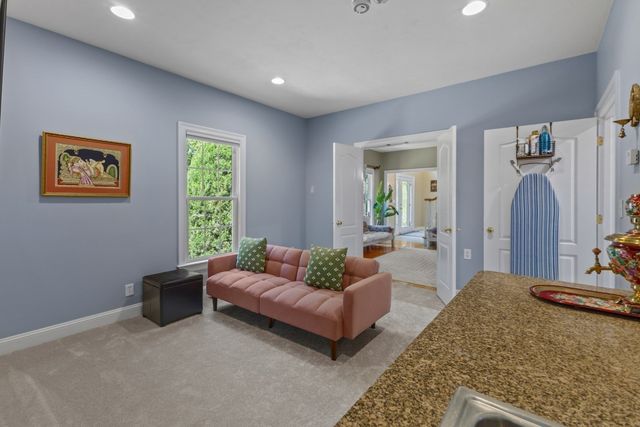 8 Karen Ln, Milford, MA 01757