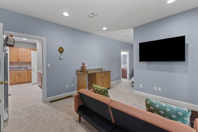 8 Karen Ln, Milford, MA 01757