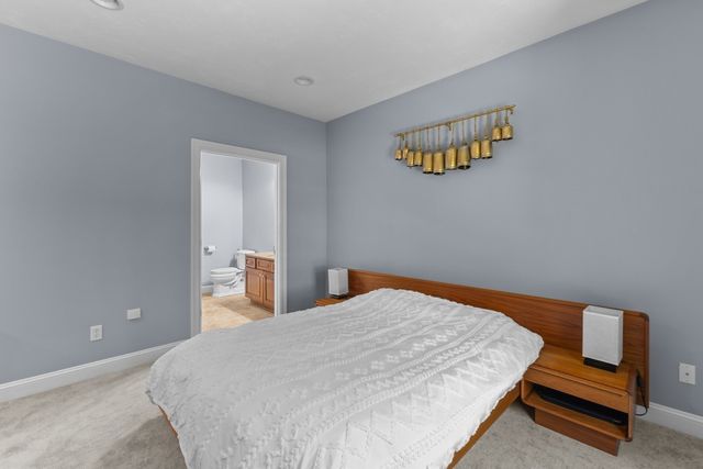 8 Karen Ln, Milford, MA 01757