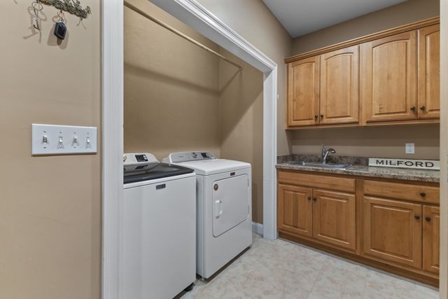 8 Karen Ln, Milford, MA 01757