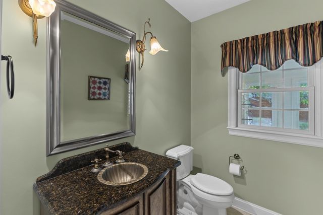 8 Karen Ln, Milford, MA 01757