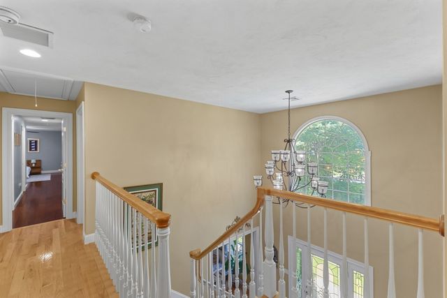 8 Karen Ln, Milford, MA 01757