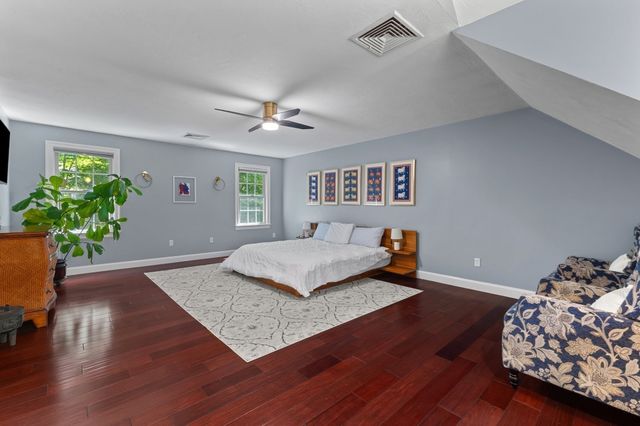 8 Karen Ln, Milford, MA 01757