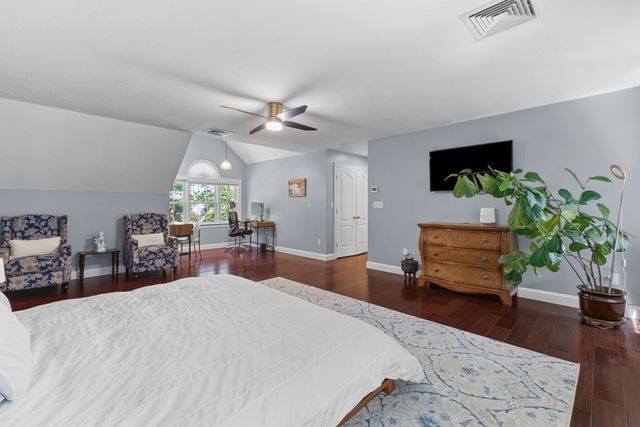 8 Karen Ln, Milford, MA 01757
