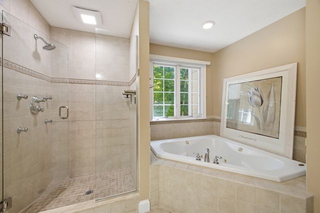 8 Karen Ln, Milford, MA 01757