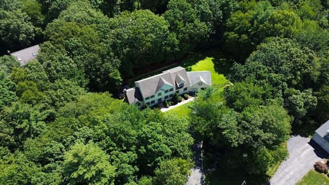 8 Karen Ln, Milford, MA 01757