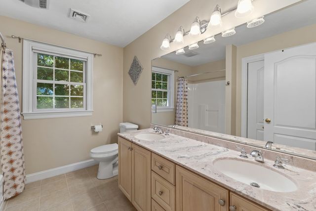 8 Karen Ln, Milford, MA 01757