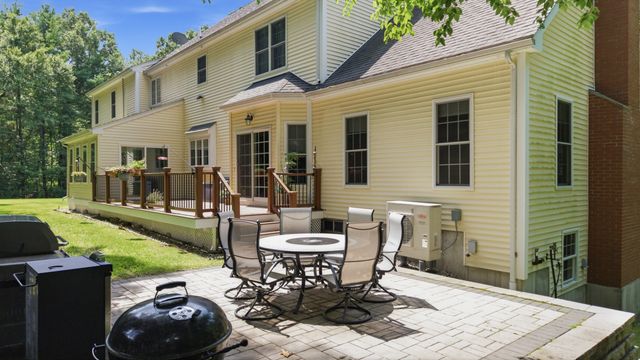 8 Karen Ln, Milford, MA 01757