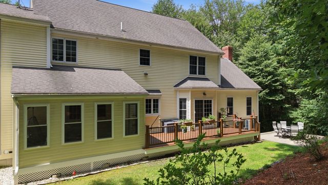 8 Karen Ln, Milford, MA 01757