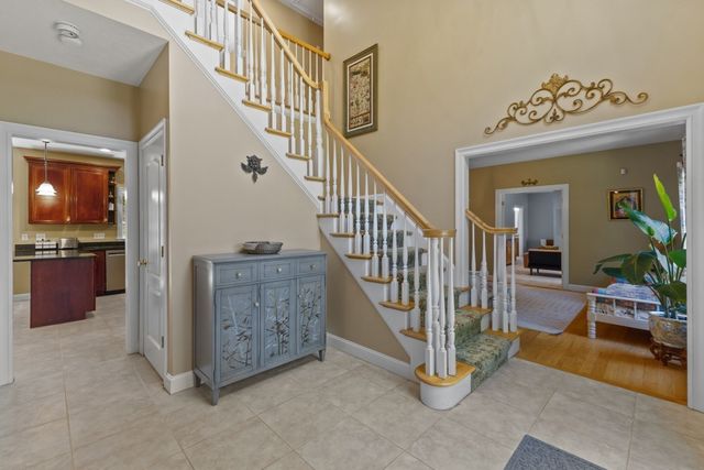 8 Karen Ln, Milford, MA 01757