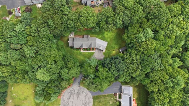 8 Karen Ln, Milford, MA 01757