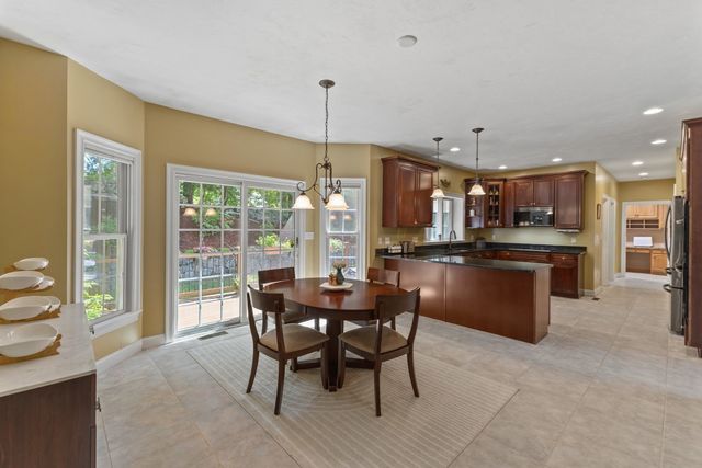 8 Karen Ln, Milford, MA 01757