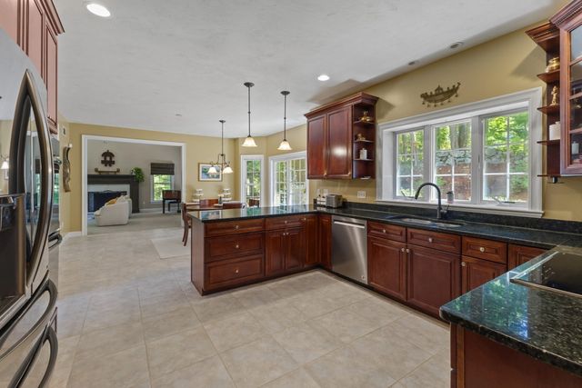 8 Karen Ln, Milford, MA 01757