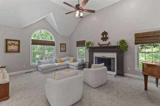 8 Karen Ln, Milford, MA 01757