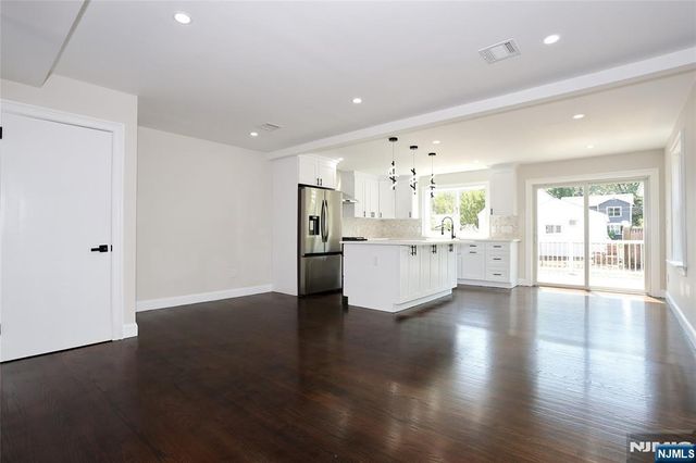 14 Byrne Place, Bergenfield, NJ 07621
