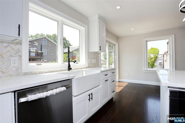 14 Byrne Place, Bergenfield, NJ 07621