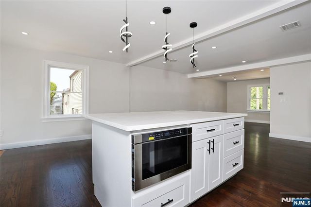 14 Byrne Place, Bergenfield, NJ 07621
