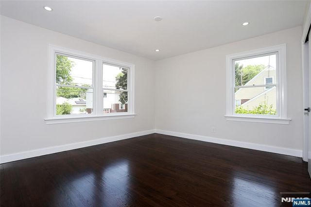 14 Byrne Place, Bergenfield, NJ 07621