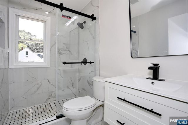 14 Byrne Place, Bergenfield, NJ 07621
