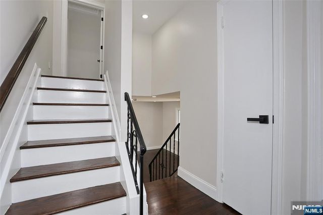 14 Byrne Place, Bergenfield, NJ 07621