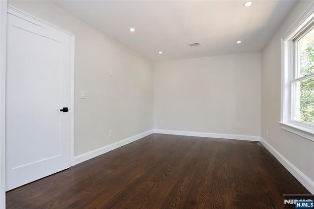 14 Byrne Place, Bergenfield, NJ 07621