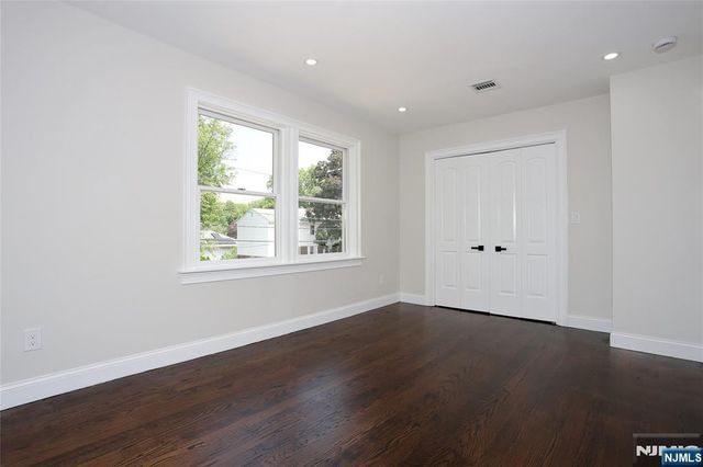 14 Byrne Place, Bergenfield, NJ 07621