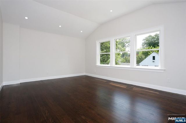 14 Byrne Place, Bergenfield, NJ 07621