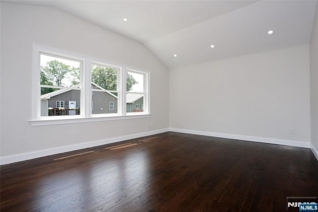 14 Byrne Place, Bergenfield, NJ 07621