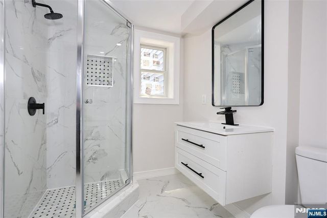 14 Byrne Place, Bergenfield, NJ 07621