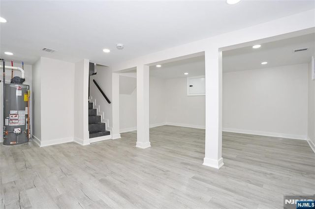 14 Byrne Place, Bergenfield, NJ 07621