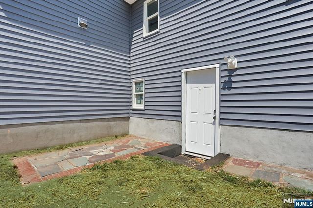 14 Byrne Place, Bergenfield, NJ 07621