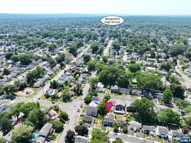 14 Byrne Place, Bergenfield, NJ 07621
