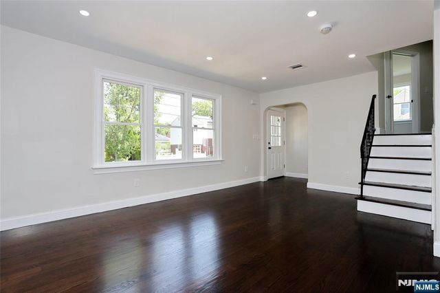 14 Byrne Place, Bergenfield, NJ 07621