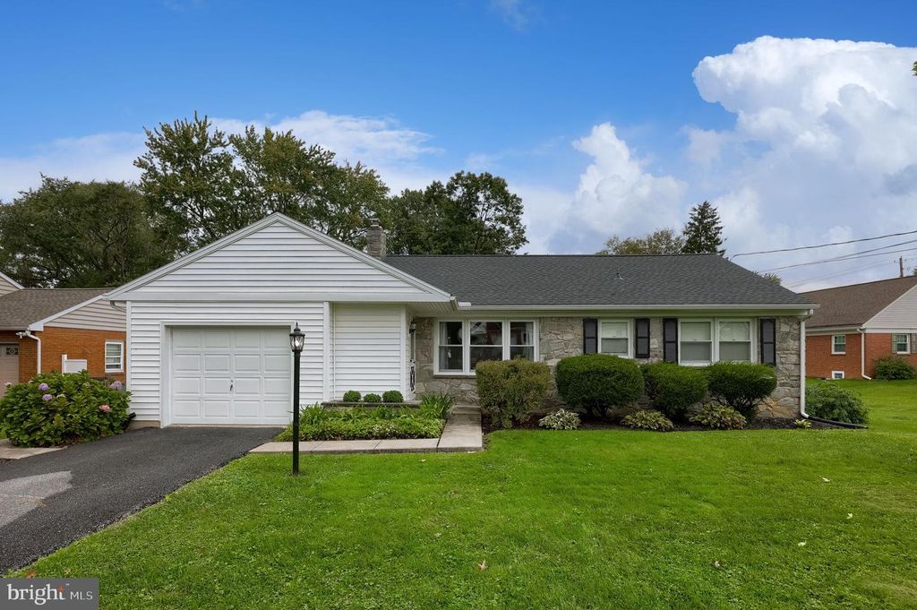 2197 VEUMONT DR, Lancaster, PA 17601