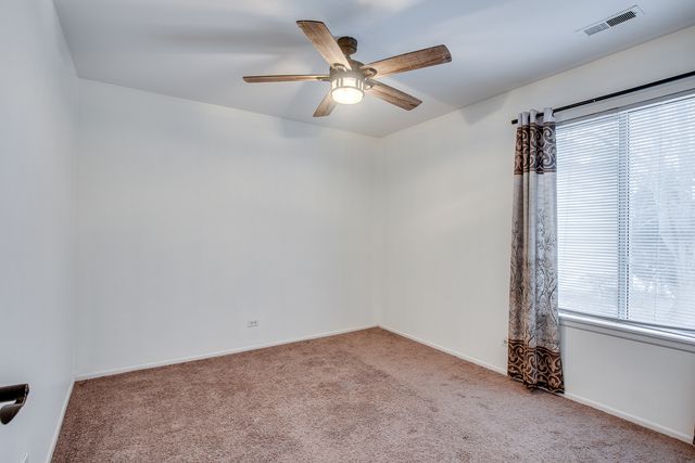 340 Springlake Lane D, Aurora, IL 60504