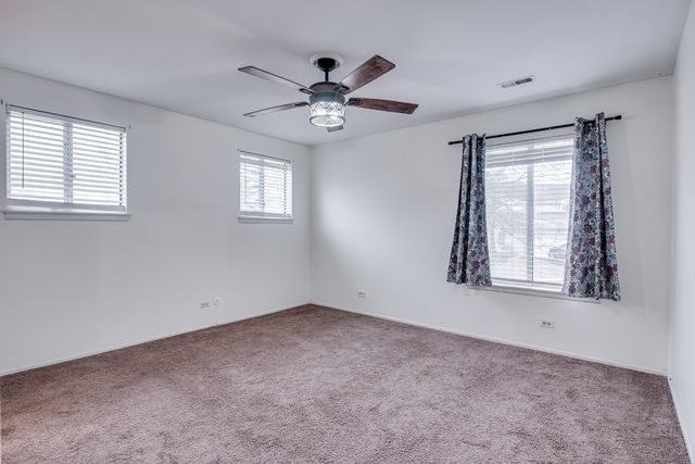 340 Springlake Lane D, Aurora, IL 60504