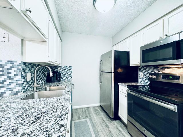 2120 El Paseo Street 3007, Houston, TX 77054