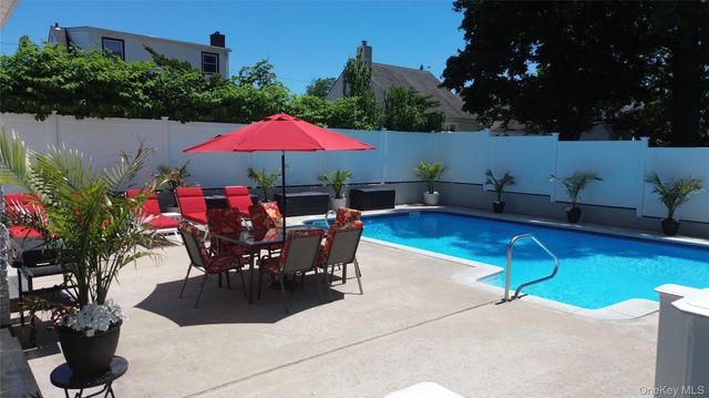 170 McKinley Avenue, Franklin Square, NY 11010