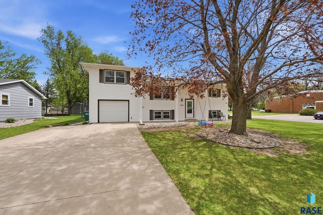 1212 Broadway St Street, Larchwood, IA 51241