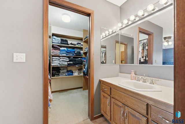 1212 Broadway St Street, Larchwood, IA 51241