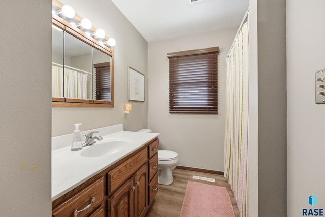 1212 Broadway St Street, Larchwood, IA 51241