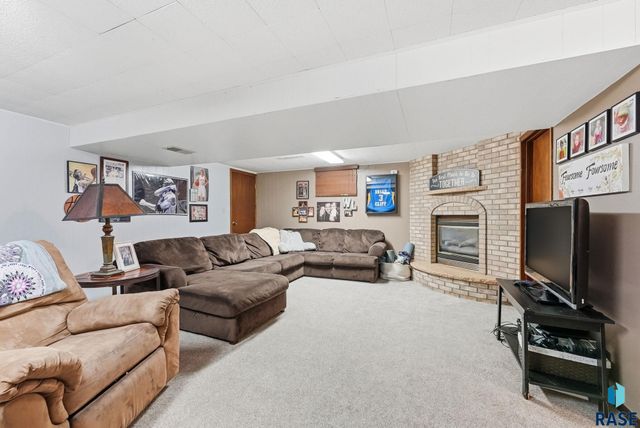 1212 Broadway St Street, Larchwood, IA 51241
