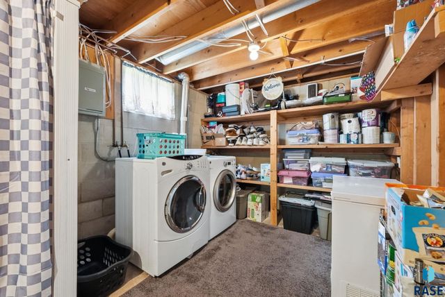 1212 Broadway St Street, Larchwood, IA 51241