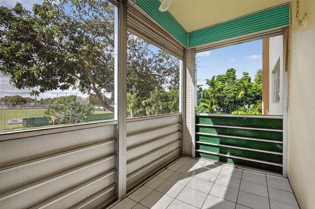 17001 NE 13th Ave 201, Miami, FL 33162